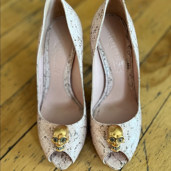 Alexander McQueen blush pink snakeskin Stiletto with skull Swarovski detail - Picture 3 of 7